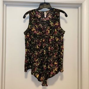 Xhilaration Women’s Casual V-Neck Sleeveless Top